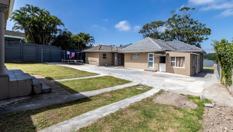 8 Bedroom Property for Sale in Abbotsford Eastern Cape